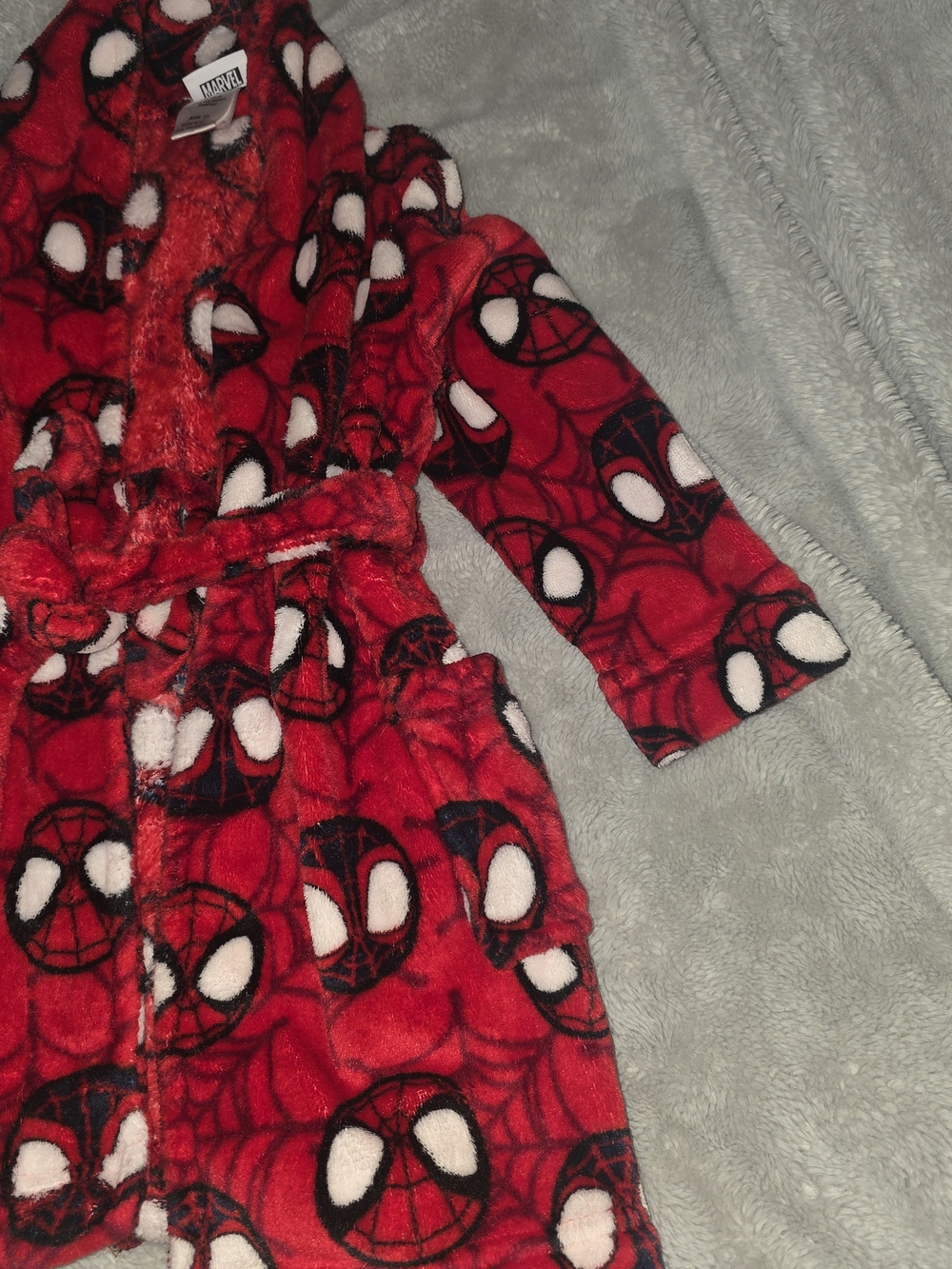 Marvel Red Spider-Man Plush Kids Robe - Picture 4 of 6